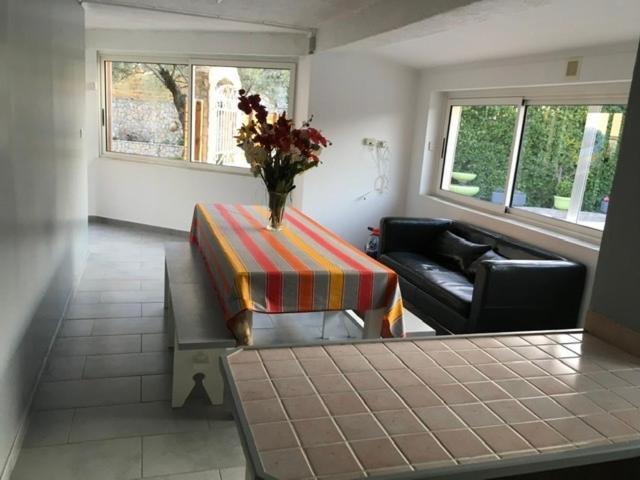 Appartement Rez de chaussé Bollène Exterior foto